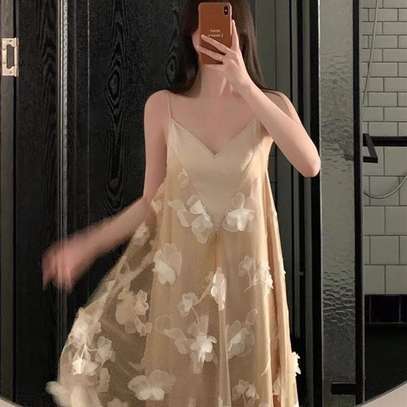 绝美氛围感~仙女跳舞唯美立体花瓣吊带连衣裙 设计感公主法式长裙