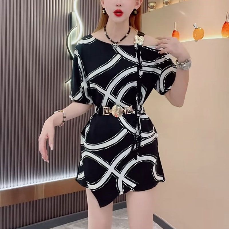 2024夏季新款小个子气质显瘦套装女设计感露肩短袖上衣短裤两件套,女装/女士精品,时尚套装,淘宝优惠券,粉丝福利购,淘宝优惠卷