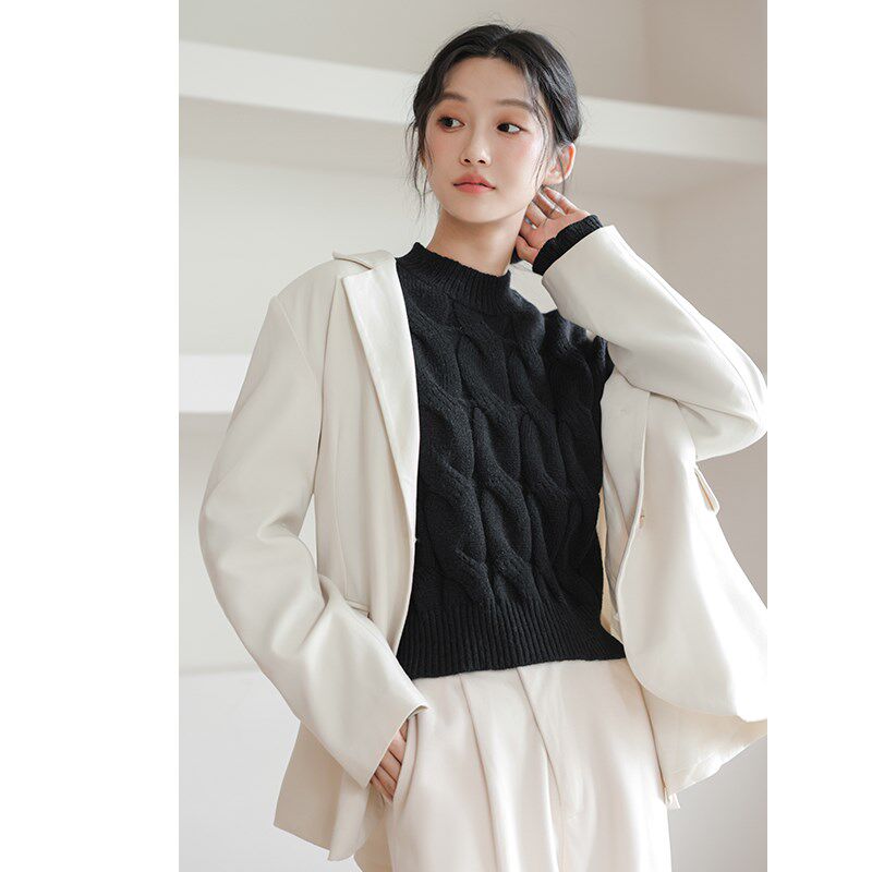 复古半高领麻花毛衣女2024年秋冬新款短款内搭打底加厚针织衫上衣