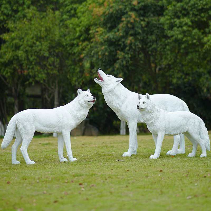 玻璃钢大灰狼雕塑户外动物公园林景区草坪景观装饰摆件仿真狼模型,家居饰品,户外/庭院摆件,淘宝优惠券,粉丝福利购,淘宝优惠卷