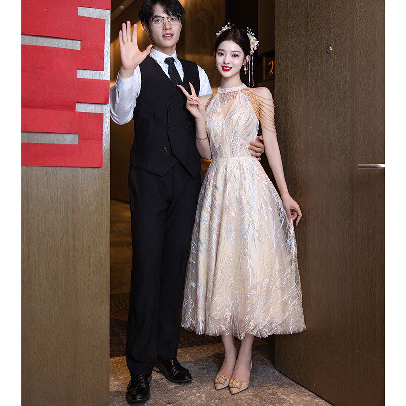 法式敬酒服新娘2024新款小个子订婚晚礼服裙女夏季挂脖晨袍高级感