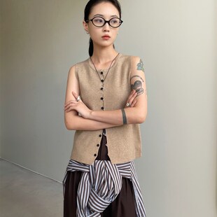 moment2024早秋新款针织圆领开衫背心女复古小众百搭叠穿马甲女