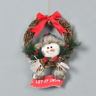 新款圣诞装饰品圣诞卡通布艺公仔抱字牌藤圈圣诞老人麋鹿花环门环