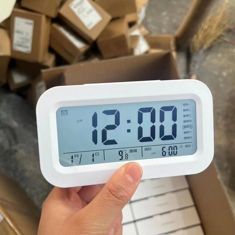 室温计小型装饰迷你叫醒电子闹钟不插电闹铃方形车内时钟桌面超薄