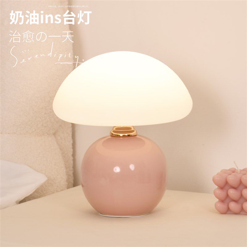 奶油风台灯卧室床头柜灯创意全光谱护眼2025新女孩氛围陶瓷小夜灯