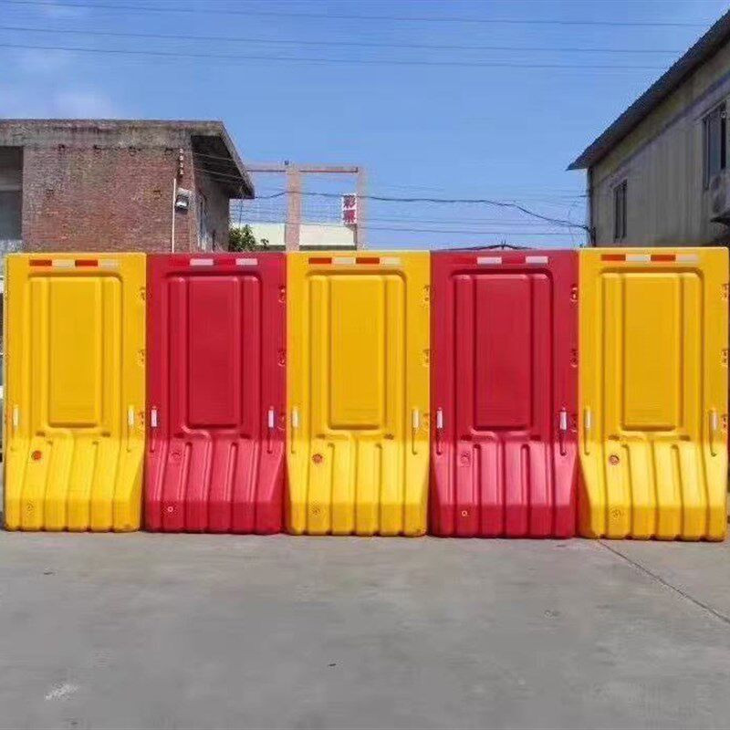 。三孔水马围栏市政注水围挡滚塑防撞桶施工隔离墩移动塑料护栏路