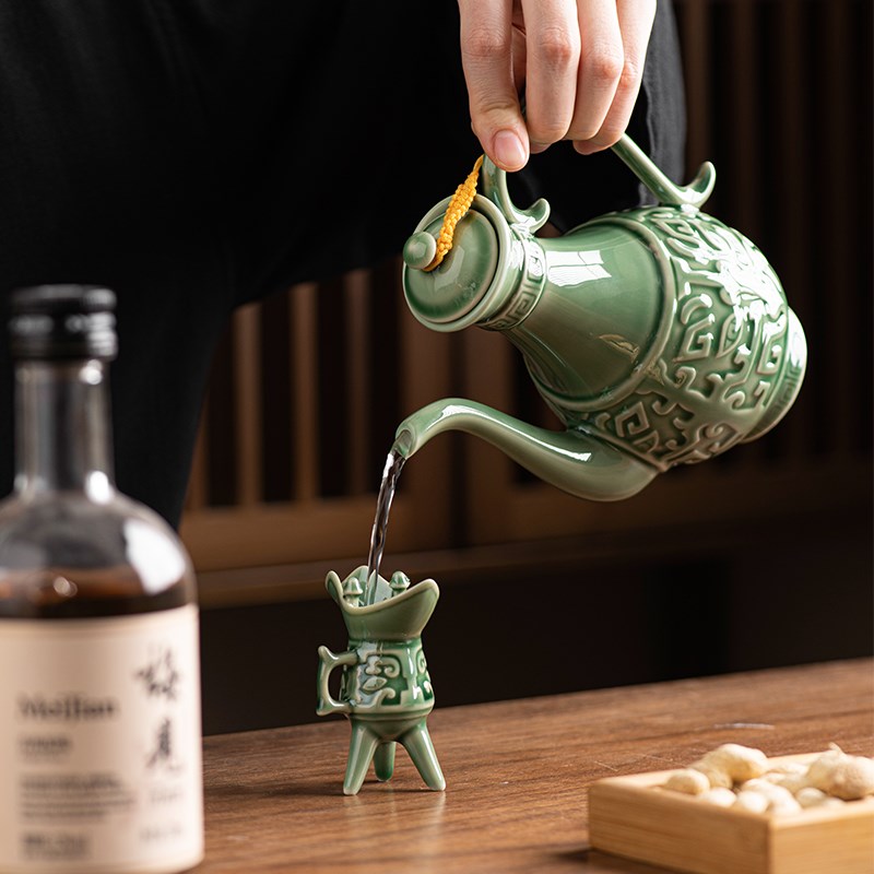 中式陶瓷酒具套装白酒黄酒烈酒酒壶酒杯分酒器爵杯一壶八杯礼盒装