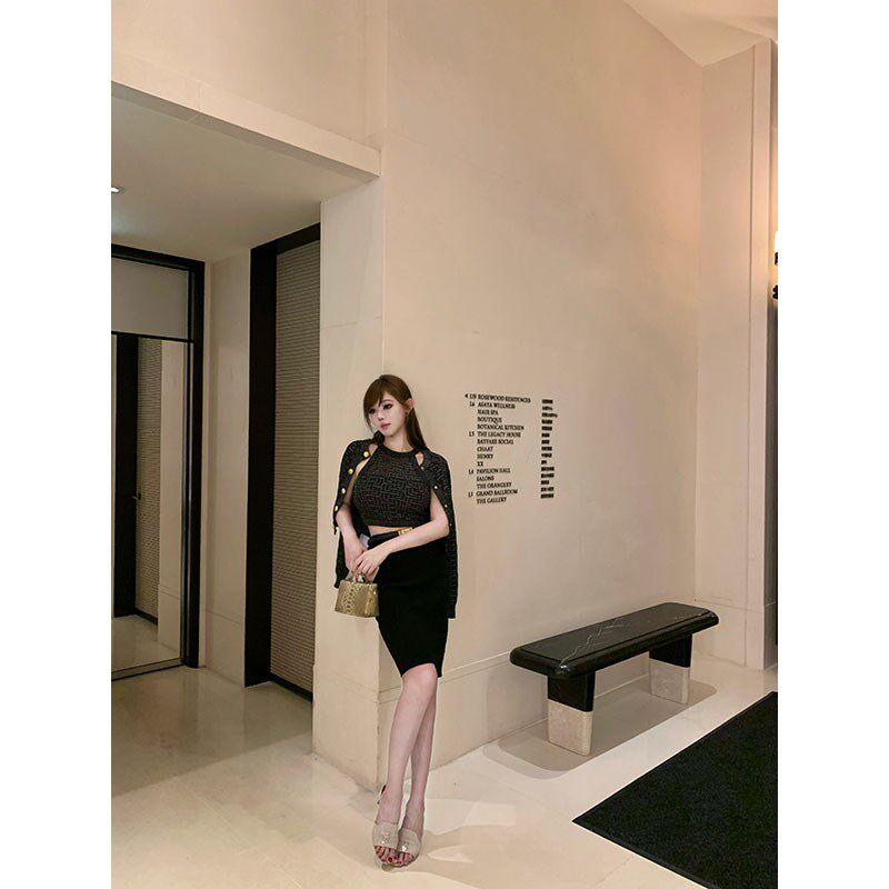 With 99jiu【黑金小巴】黑色金丝针织背心开衫半身裙三件套套装女