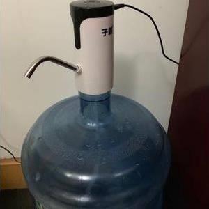 触控纯净水抽水器自动上水泵充电饮用水自动式桶装水家用饮水机吸