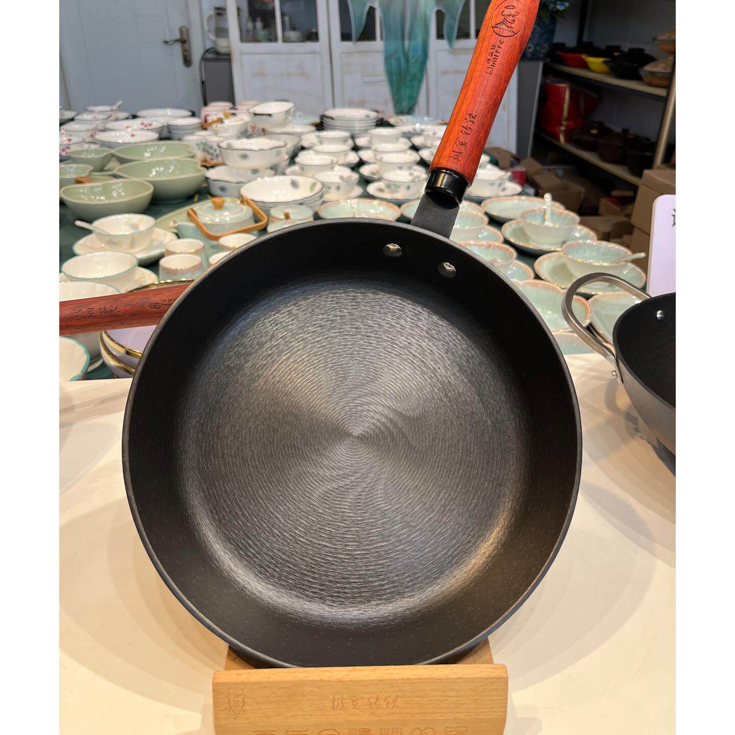 极窒单柄双耳窒化铁煎锅无涂层平底锅水煎包锅烙饼锅木柄炒锅