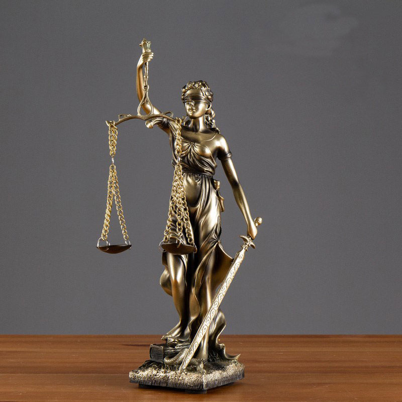 北欧复古正义天平女神像天使人物雕塑摆件律师事务所模型艺术装饰