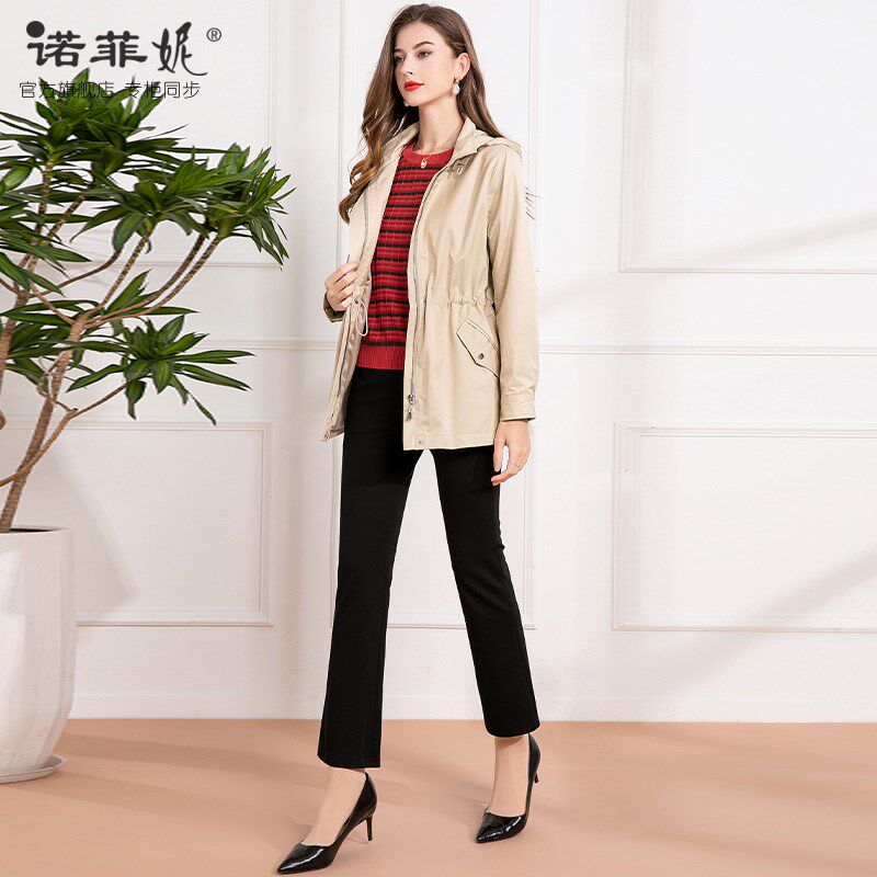 中年女装2025春装新款妈妈中长款杏色风衣外套休闲收腰连帽上衣女