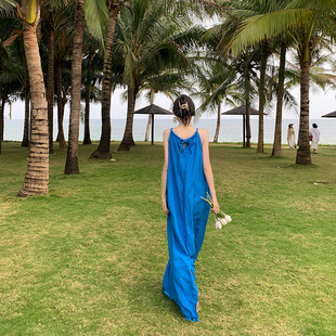宝蓝色三亚海边度假沙滩裙宽松无袖长裙系带挂脖吊带连衣裙女夏季