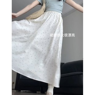 白色波点半身裙长款女夏季大码胖mm遮肚显瘦高腰垂感黑点a字裙子