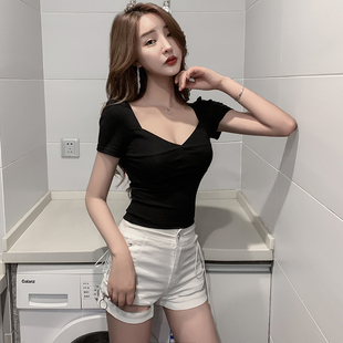 低胸性感方领锁骨上衣修身显瘦收腰显胸设计感心机紧身漏胸T恤女