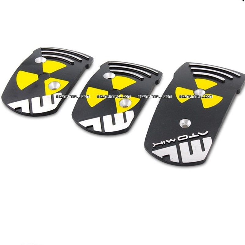 MOMO踏板汽车改装加厚通用型脚踏板防滑油门刹车手动自动波档踏板