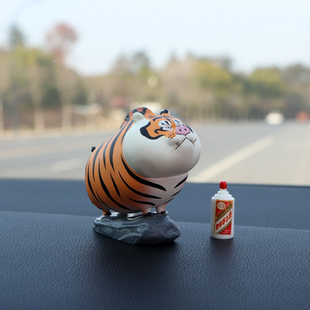 男士汽车摆件可爱百变胖虎车载工作台卡通创意小老虎车内装饰品女