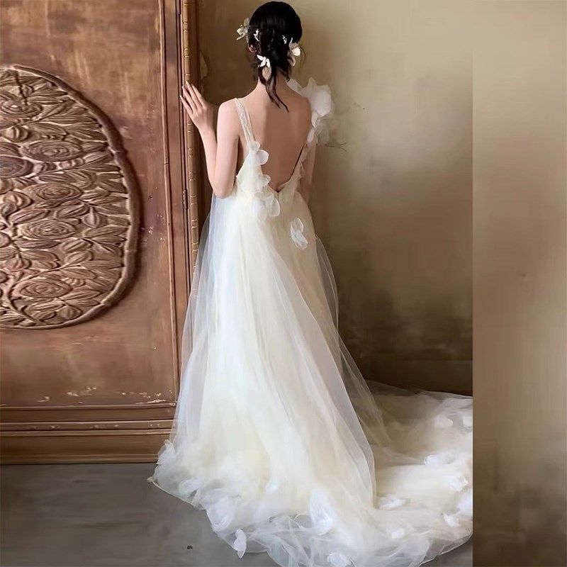 新娘轻婚纱吊带森系小个子复古轻奢旅拍礼服出门纱法式晨袍高级感