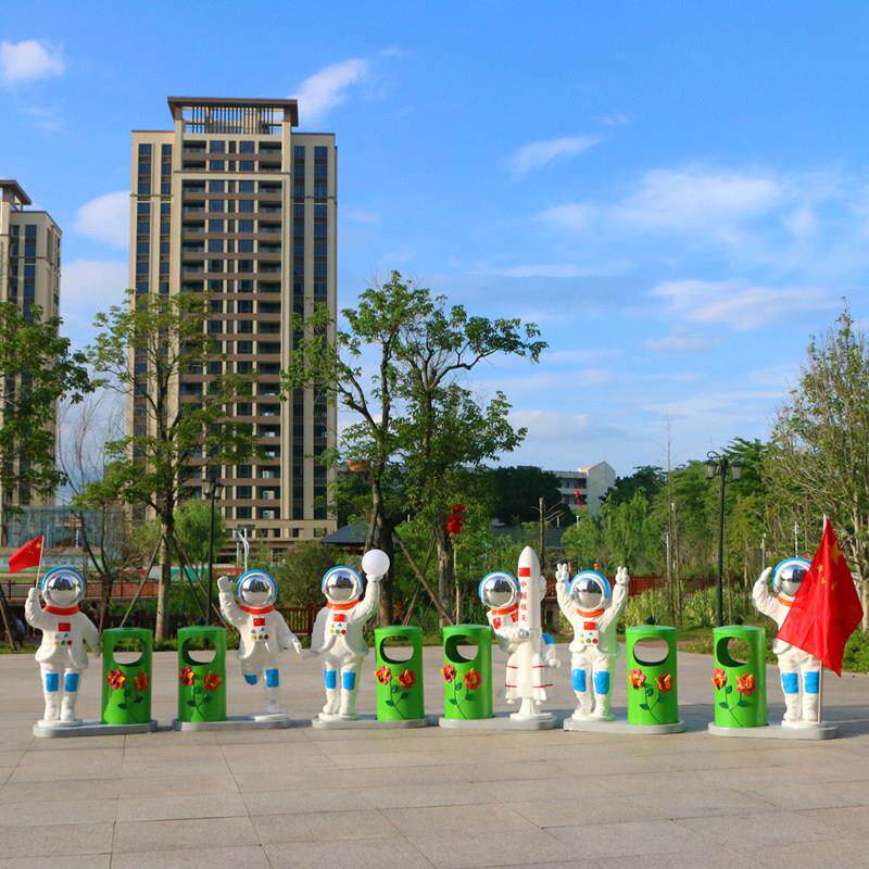 户外太空人大摆件玻璃纤维航天太空人垃圾桶雕塑园区景观幼儿园装