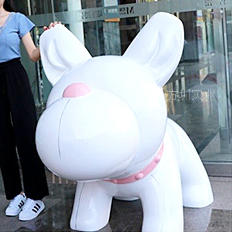 方圳商场展厅室内美陈卡通摆件玻璃钢斗犬牛IP仿真动物雕塑定制