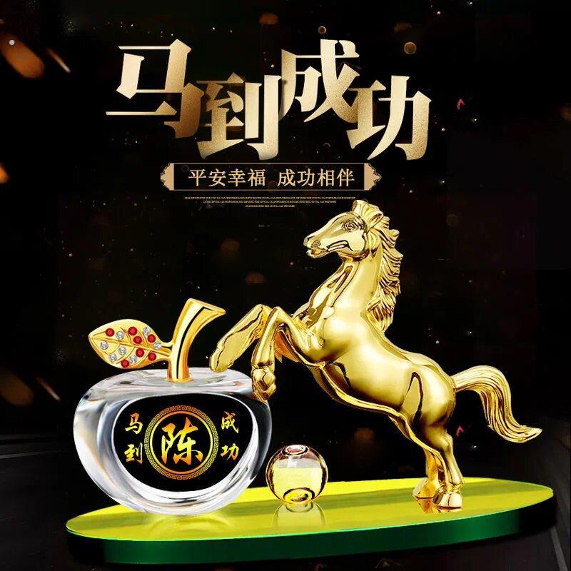 网红汽车内摆件2025新款中控台高级感高档车载装饰品创意男士女神