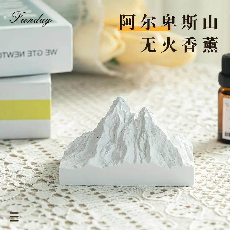 夜光阿尔卑斯山汽车饰品摆件创意雪山扩香石汽车中控台香薰摆件女