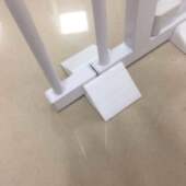 防绊脚踏板 儿童安全门楼梯护栏加固槽固定块 门栏配件防踢板