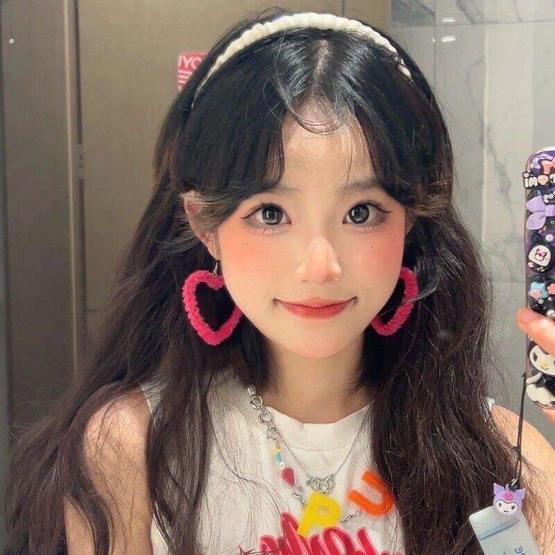 显白芭比粉耳针夸张显脸瘦大爱心毛绒玫红色蹦迪耳环耳夹