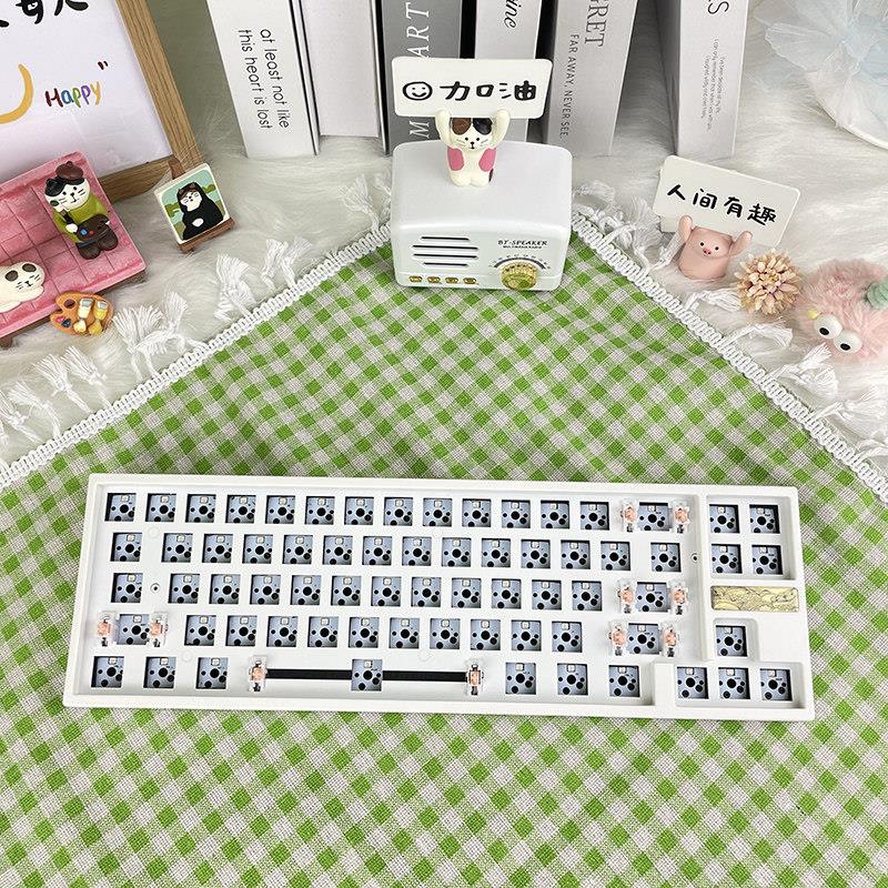 田字68键 68RGB机械键盘 个性小巧单模有线客制化键盘套件键盘