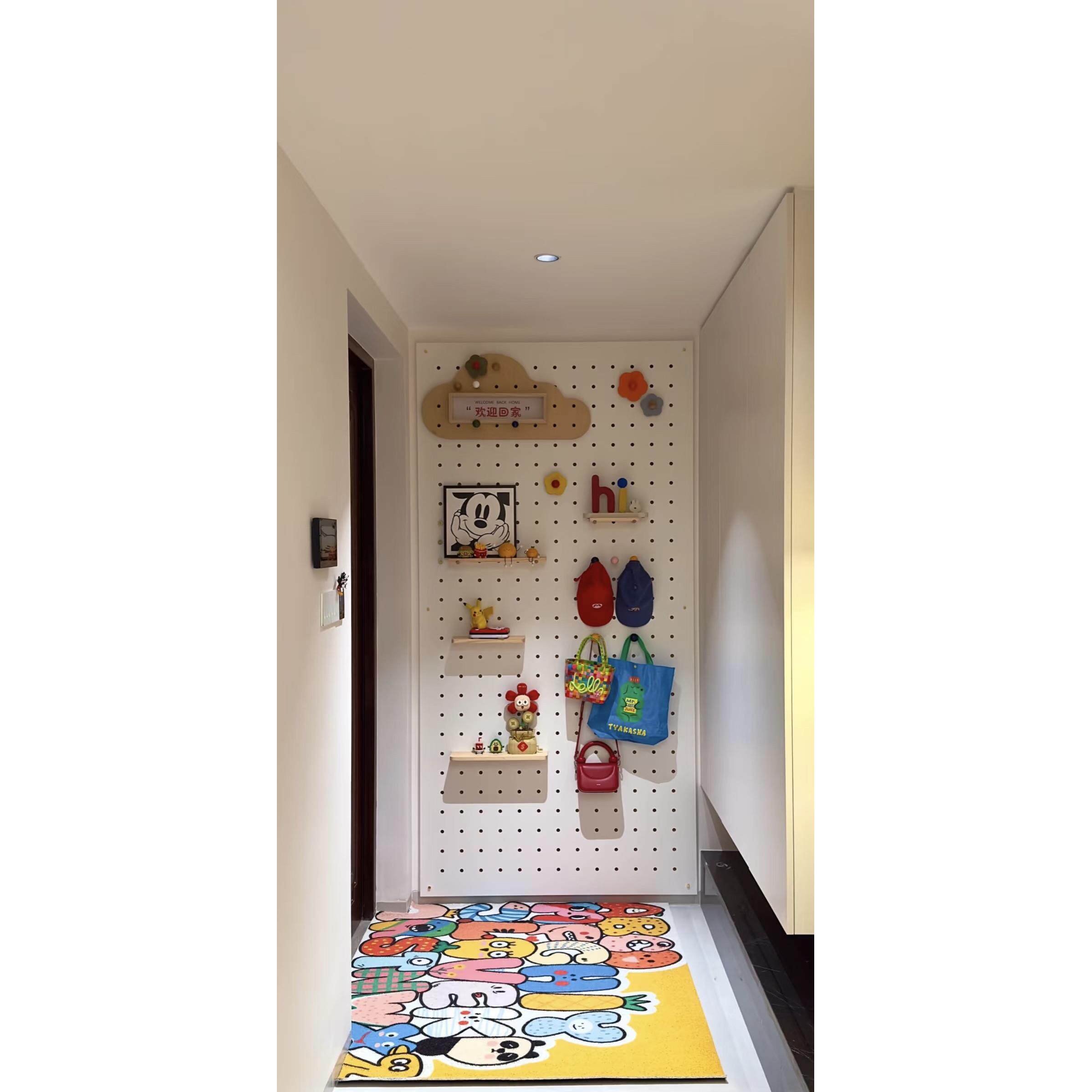 洞洞板置物架墙上收纳层架客厅卧室墙面改造装饰架家用商用实木衣