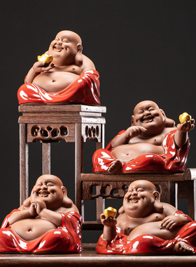 中式红色弥勒佛笑佛佛像客厅博古架办公室桌面装饰品陶瓷招财摆件