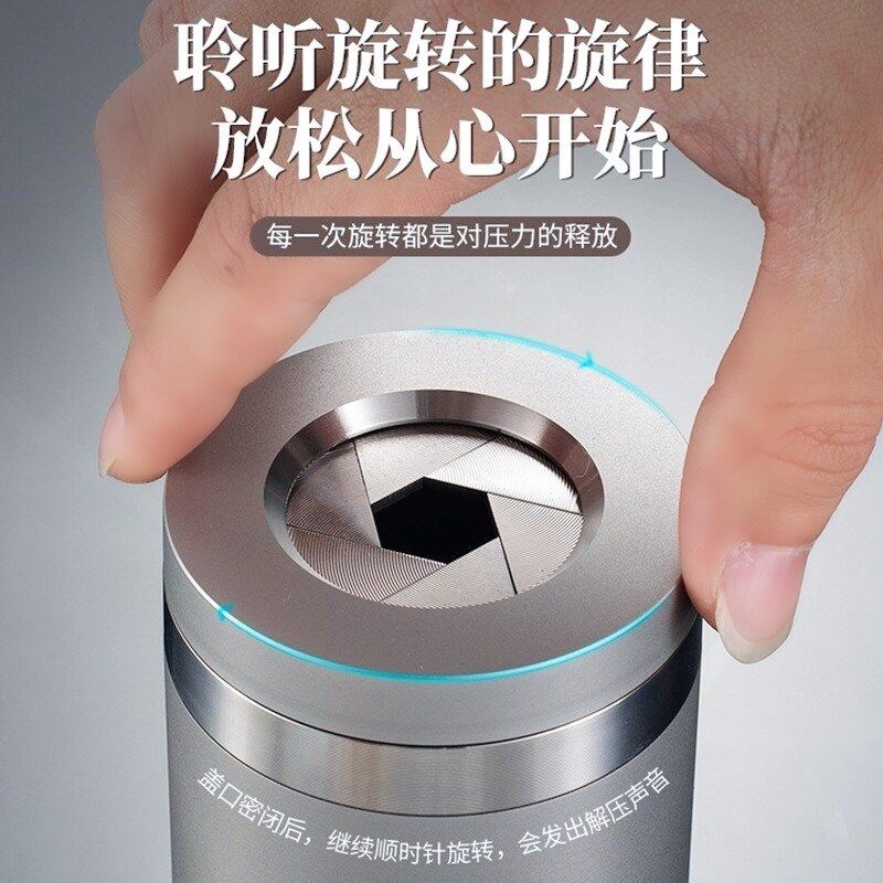车载烟灰缸自动灭烟轻奢大气质感合金防灰汽车车内车上灰缸礼品级