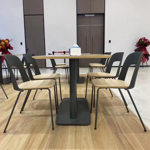 简约分体快餐桌椅组合学校单位公司写字楼休闲区域食堂桌椅铁艺木