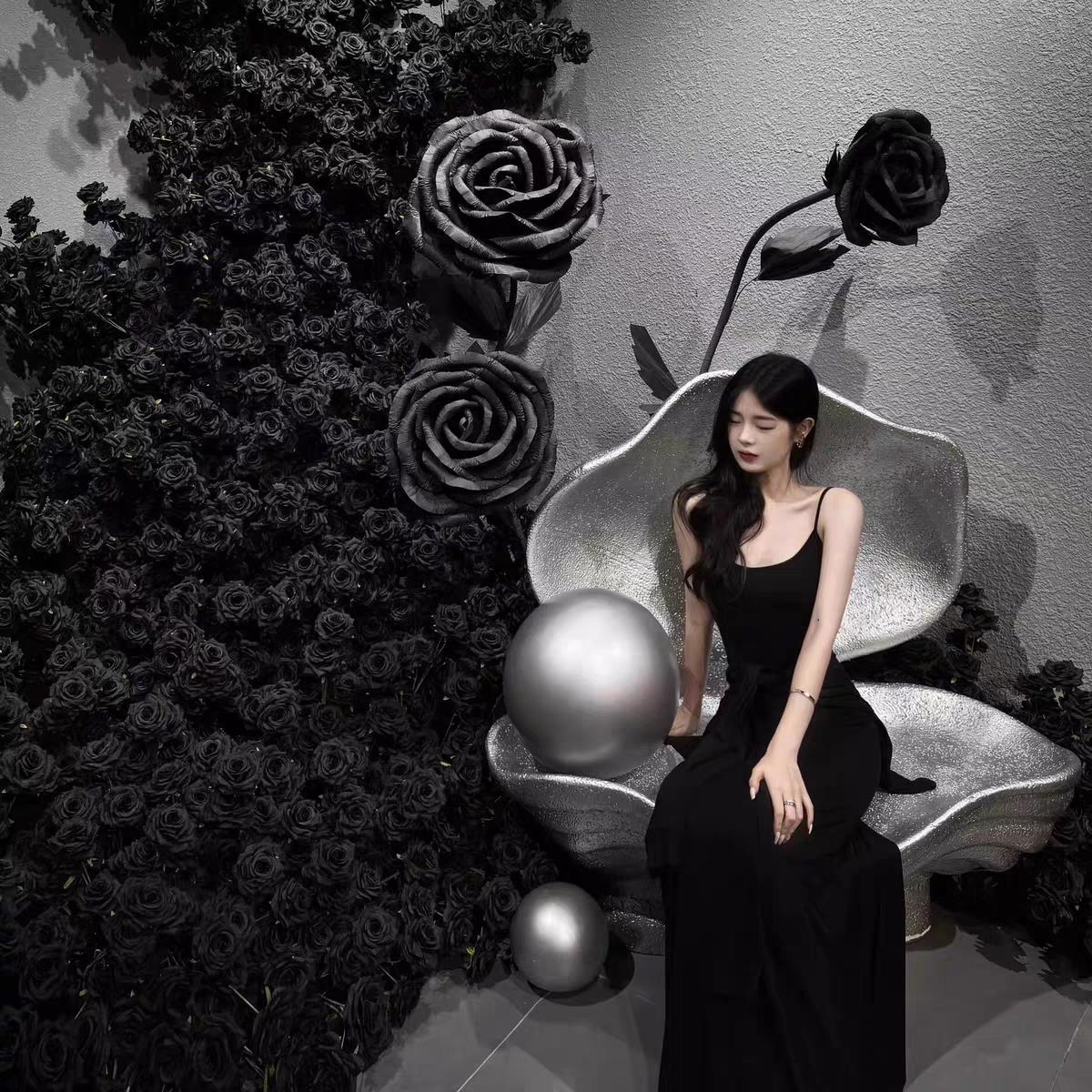 玫瑰瀑布网红打卡引流花墙彷真玫瑰花商场引流婚庆节日拍照装饰