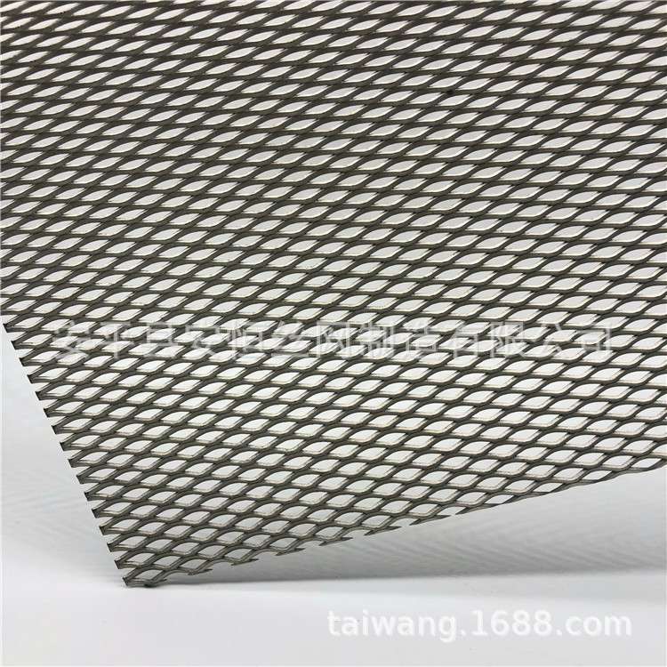 1mm厚钛板网孔径3*6mm 菱形孔钛拉网厂家 压平钛网孔径5*10mm