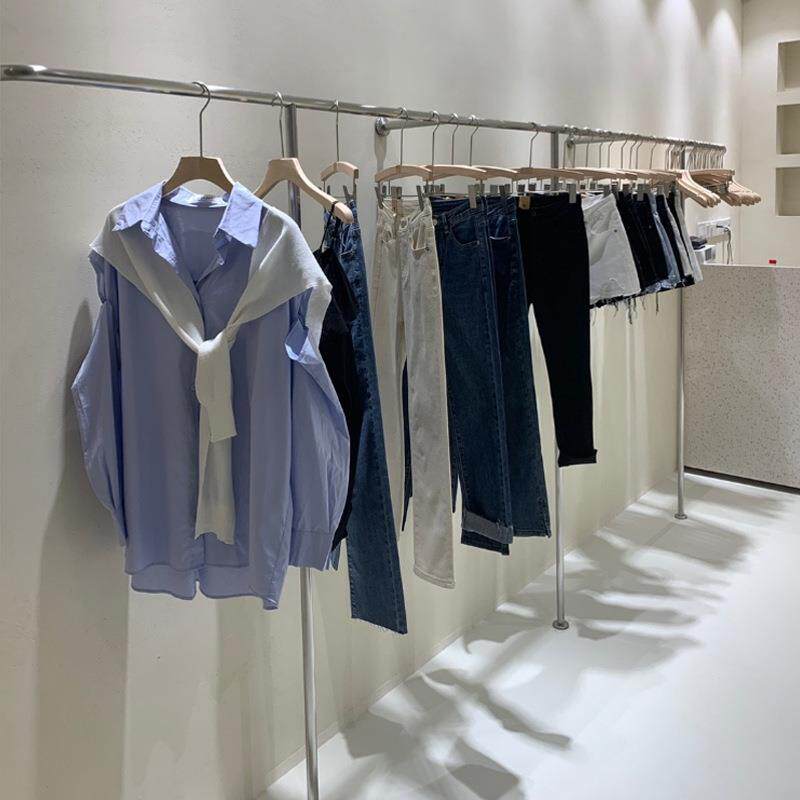 服装店上墙壁挂式带地撑挂衣架侧挂上墙衣架男女装简约上墙展示架