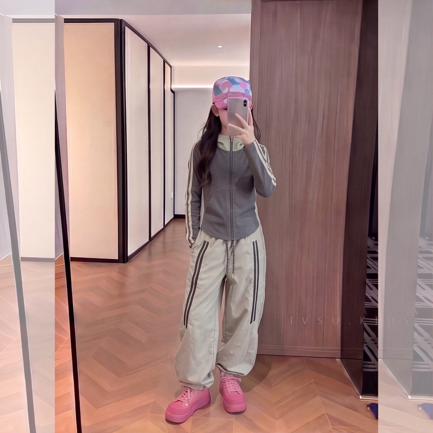 女童春秋时髦套装撞色连帽拉条外