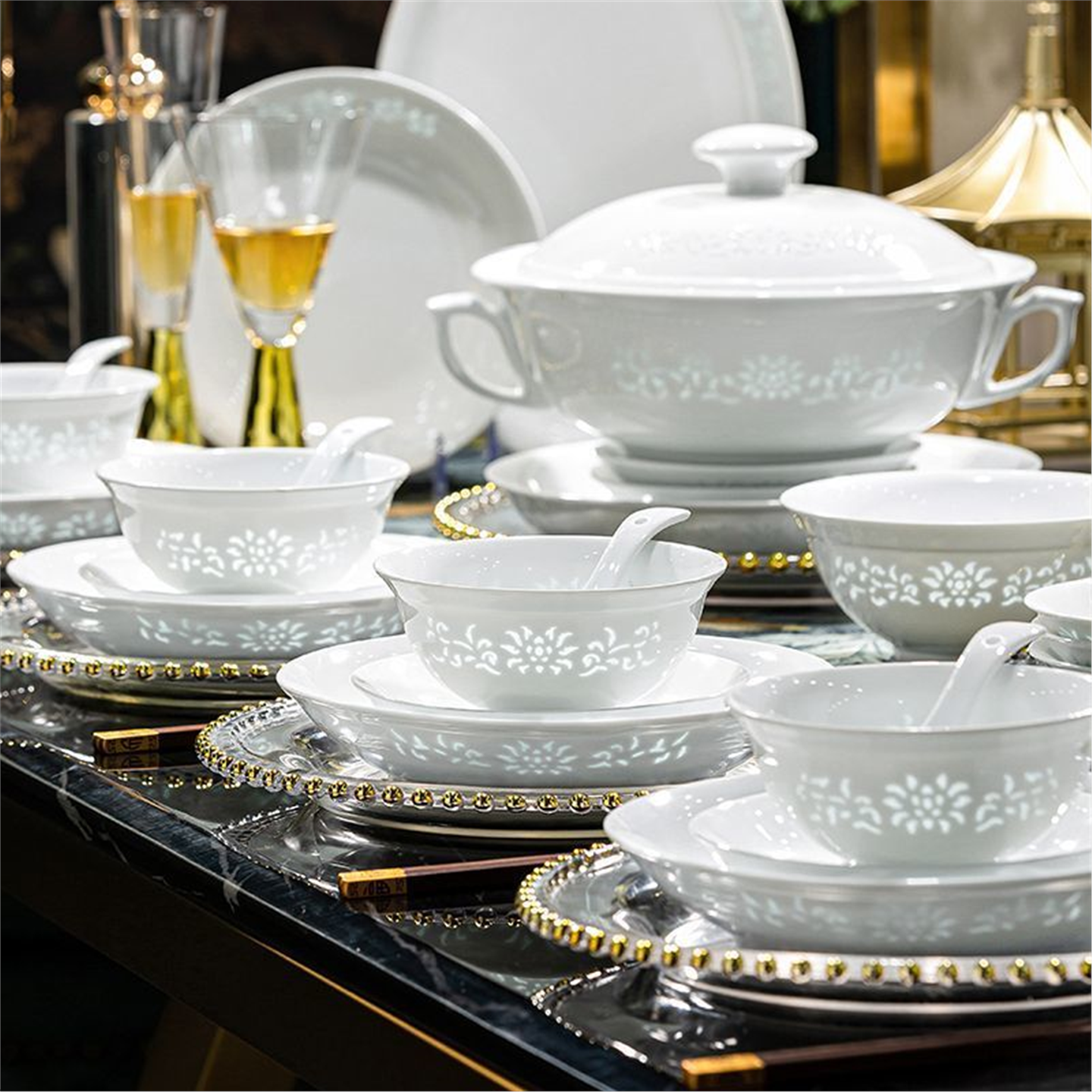 景德镇釉下彩组合高档碗盘玲珑青瓷送礼白瓷碗碟家用乔迁餐具套装