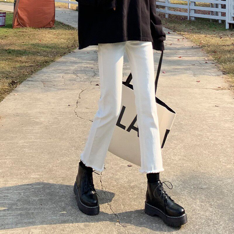 白色牛仔裤子女2021新款春秋弹力微喇叭紧身显瘦高腰宽松九分直筒