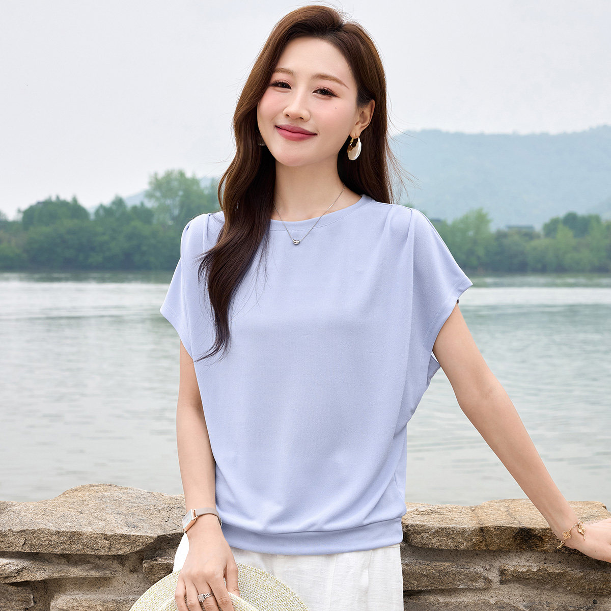 蓝色圆领短袖T恤女2026夏季新款蝙蝠袖上衣洋气减龄女士体恤衫