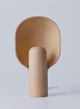 北欧卧室台灯床头柜装饰创意个性LED现代简约树脂客厅书桌灯