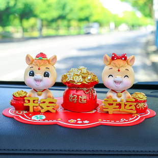 汽车装饰品中控台上创意可爱摇头国潮平安马摆件车内饰品车载用品