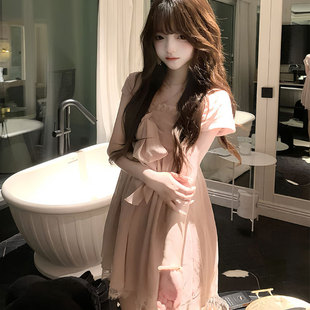 法式减龄超好看简单大方显瘦气质海边度假高级感粉色连衣裙子女夏