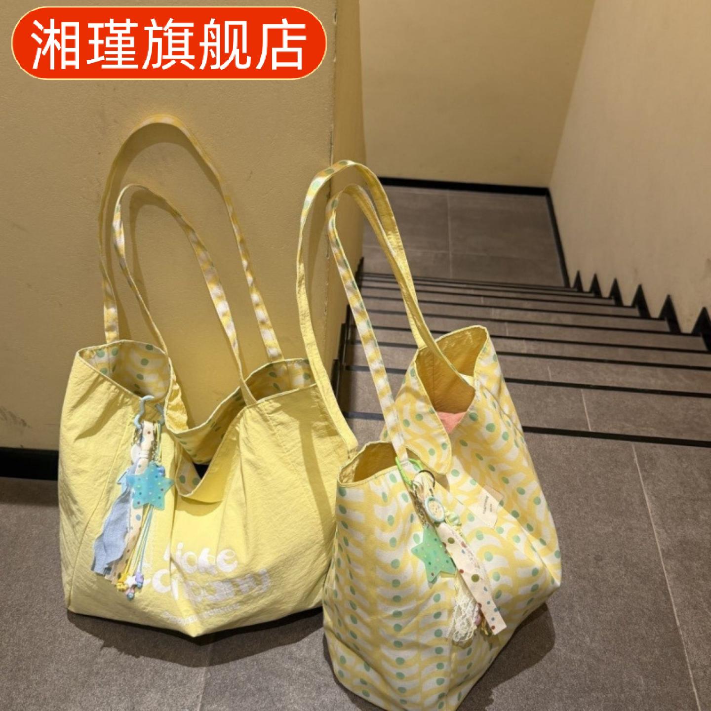 韩系黄色格纹尼龙大容量字母女背