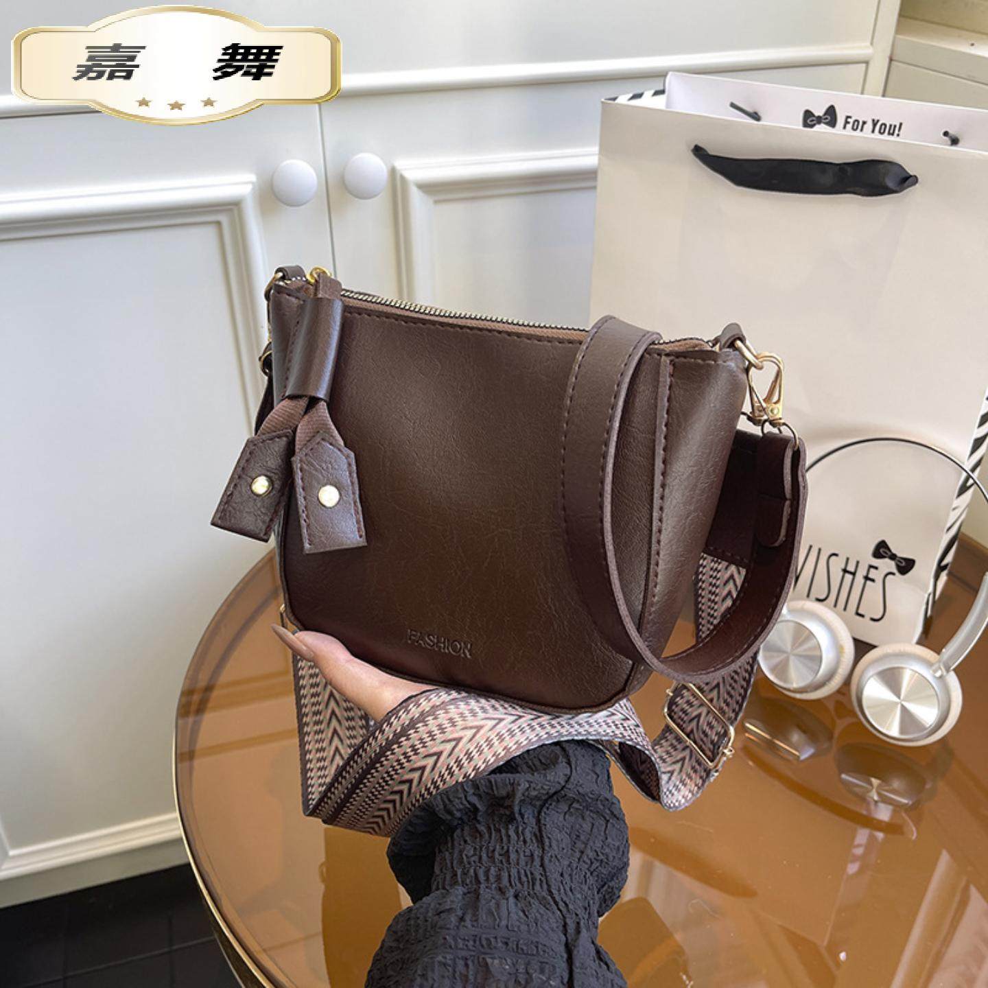 秋冬新款高级感小众斜挎包单肩女包简约宽肩带大容量马鞍斜挎包潮,玩具/童车/益智/积木/模型,斜挎包/拎包/腰包,淘宝优惠券,粉丝福利购,淘宝优惠卷