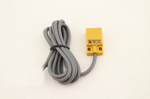 沪工集团 接近开关 GKBM0524PA  PB D1 NB 方形 PNP直流三线常开