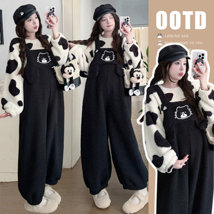 2025秋冬加绒加厚孕妇套装摇粒绒可爱猫猫背带裤+奶牛珊瑚绒上衣