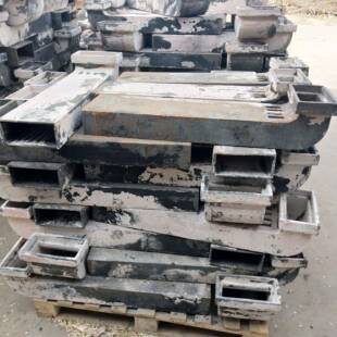 矩形铸铁泄水管圆形铸铁泄水管铸铁篦子栅盖底座PVC泄水管镀锌护