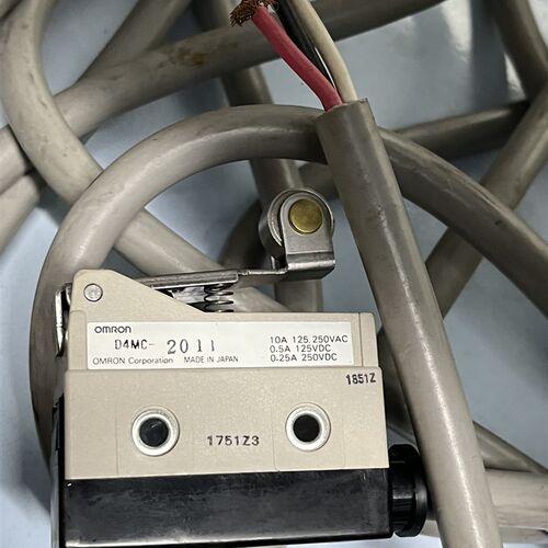 进口OMRON switch D4MC-2011 行程开关 带粗线