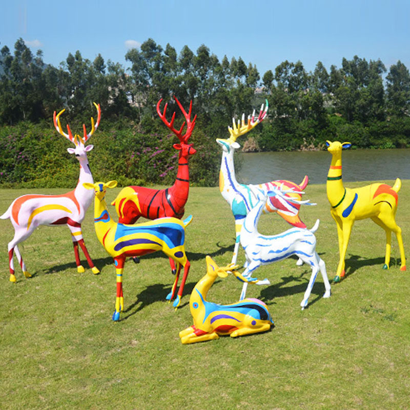 玻璃钢彩绘鹿雕塑园林景观小麋鹿摆件酒店大堂商业街广场美陈定制